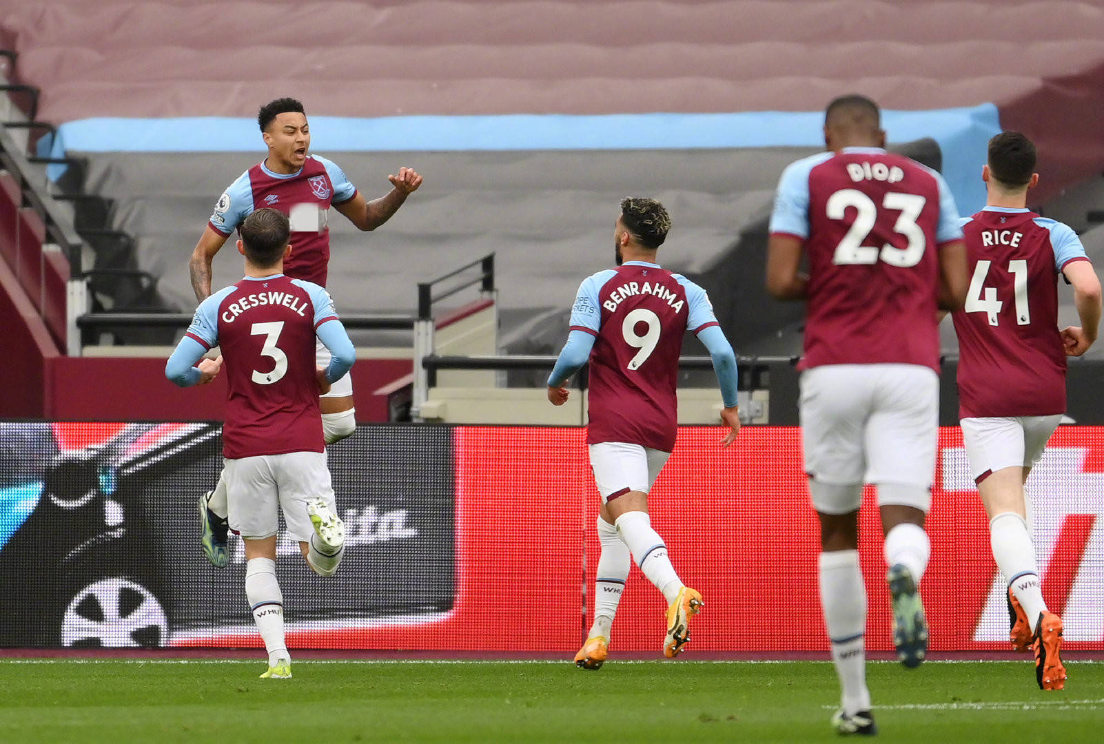 也应该配合 也应该配合